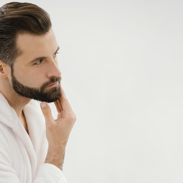 Fryzury męskie – najmodniejsze i ponadczasowe cięcia dla mężczyzn