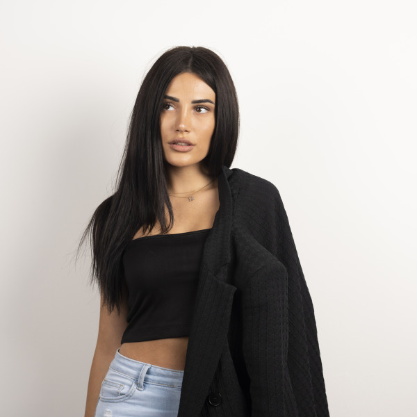 Jak dbać o chłodny odcień brązu? Poradnik pielęgnacyjny dla brunetek